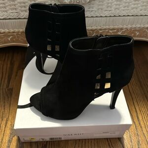 Nine West The Moment Black Suede Leather Cut Out Heeled Peep Toe Ankle B…